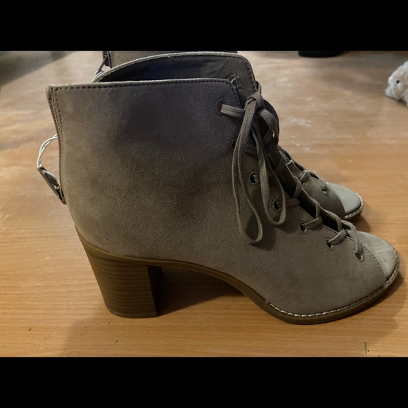 Old navy lace up boots - Picture 2 of 2